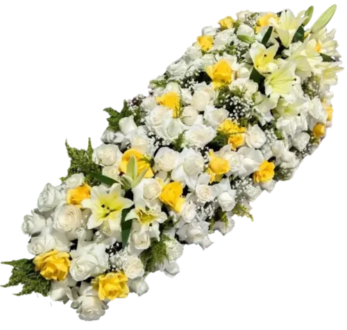 denise-bunga-tutup-peti-Dengan-Rangkaian-Mawar-putih-Mawar-kuning-Baby-Breath-Dan-Bunga-Lily