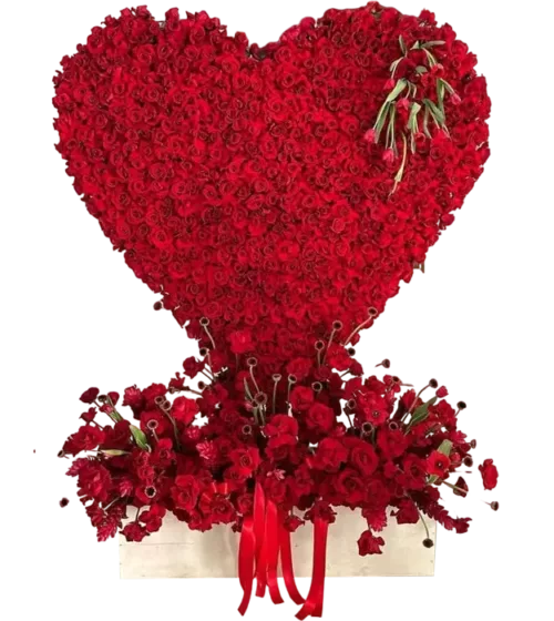 noah-bunga-meja-berbentuk-love-dari-athaya-dengan-rangkaian-bunga-mawar-merah
